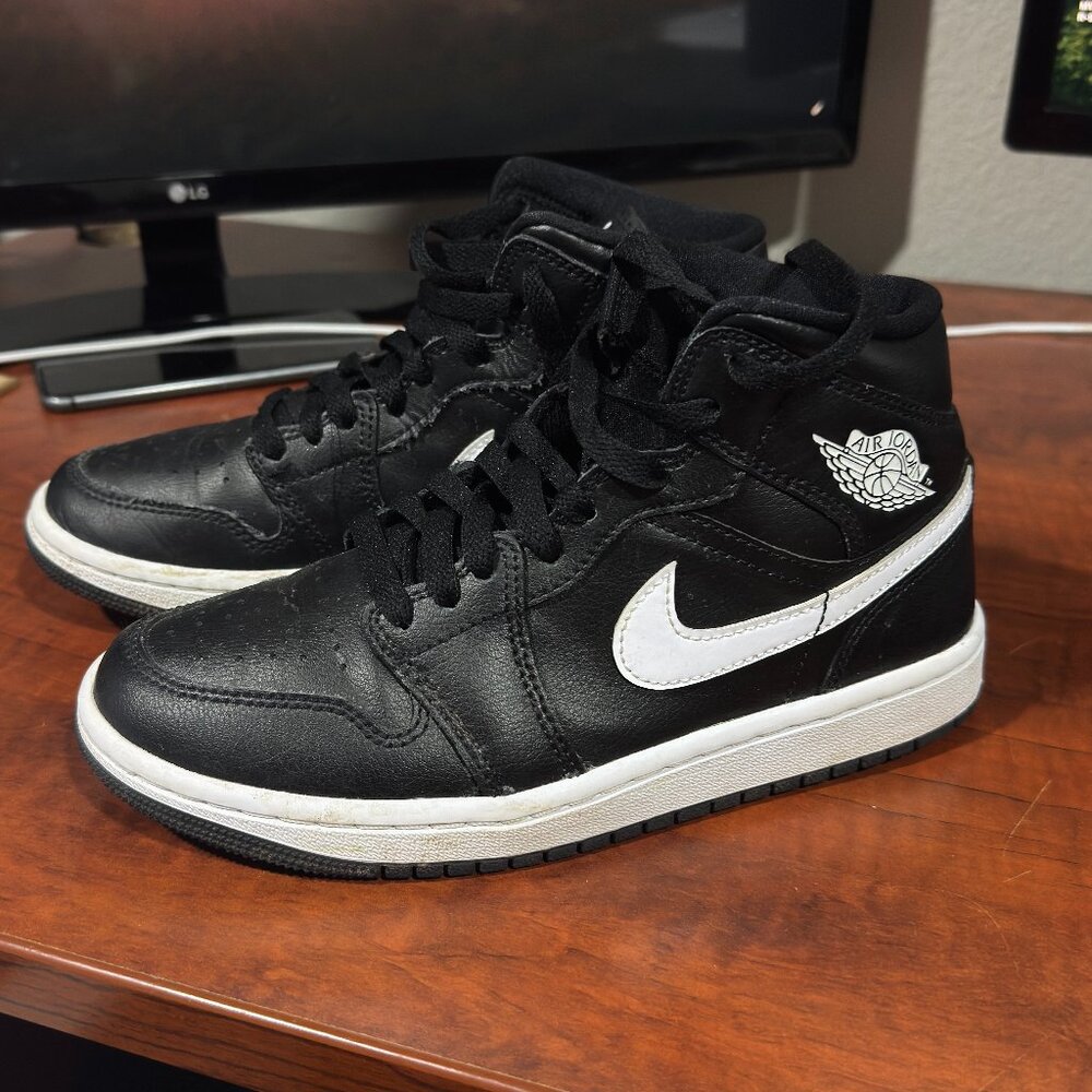Nike Air Jordan 1 Mid Black-White Shoes Sneakers DV0991 001